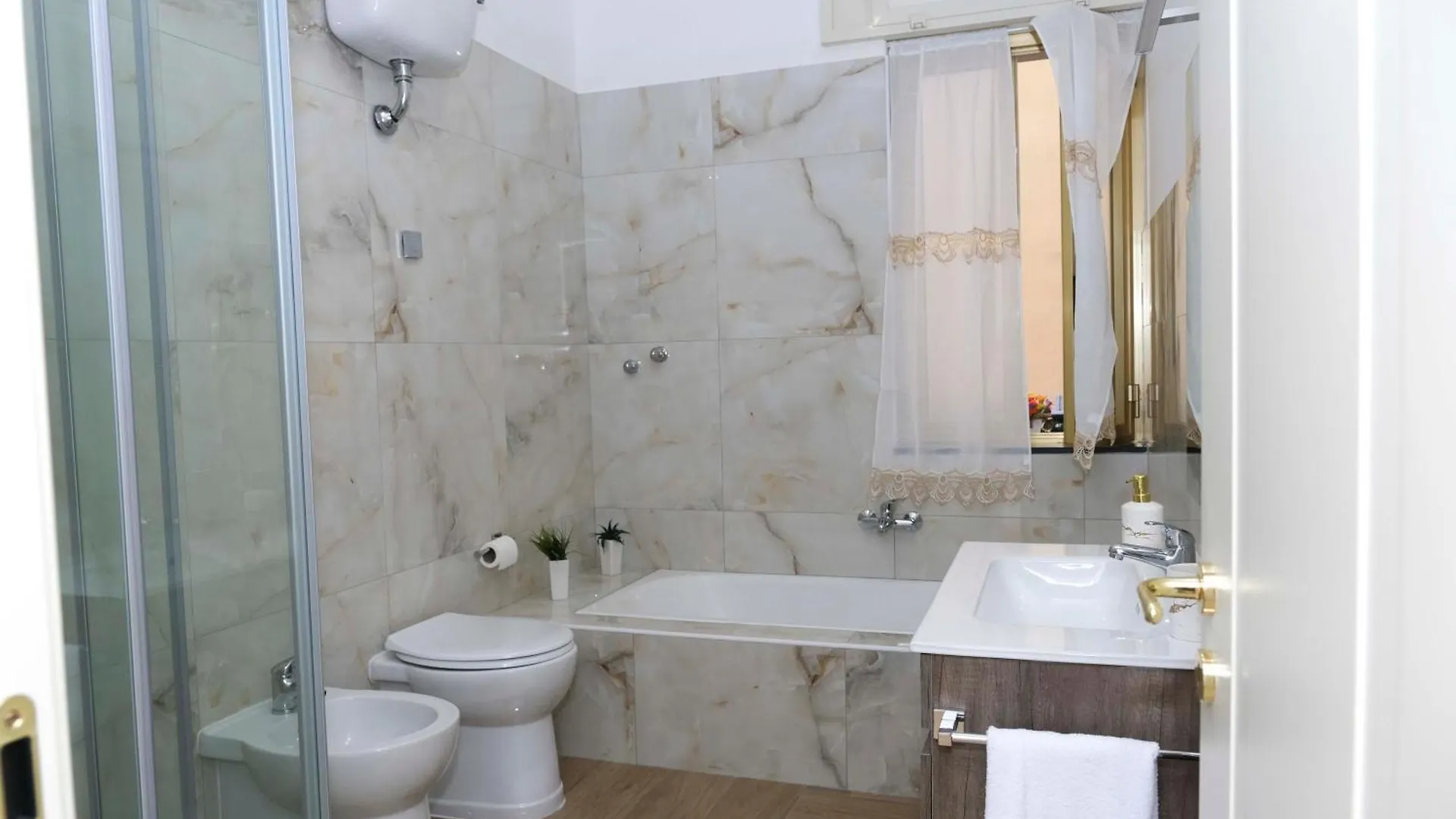 Apartment White Butterfly Home Naples